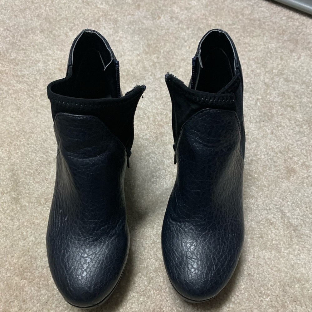 Vera Wang Platform ankle booties